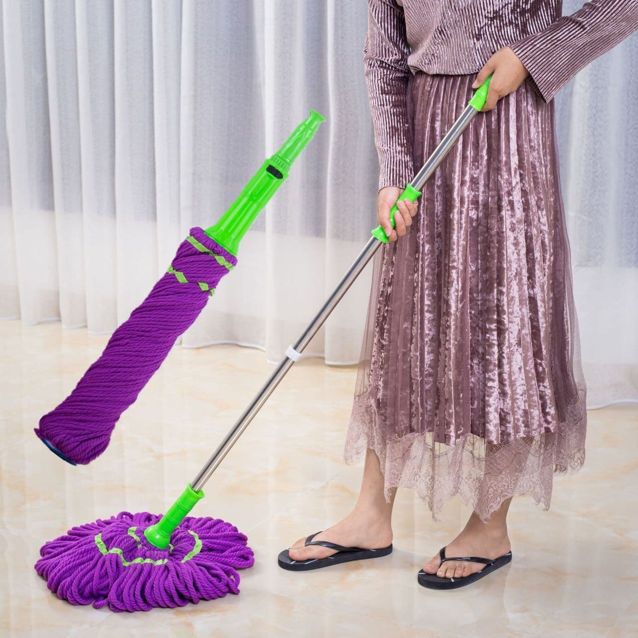SELF TWISTING ABSORBENT MOP